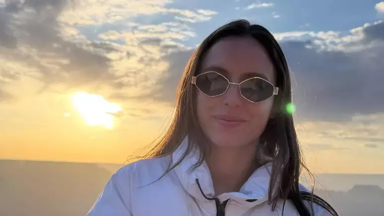 Atriz brasileira é presa pelo ICE durante viagem em família e segue detida nos EUA