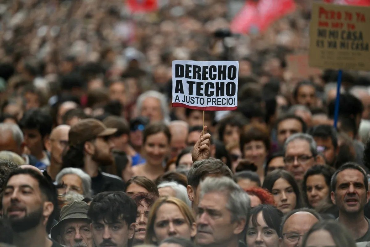 Crise da moradia leva milhares às ruas na Espanha