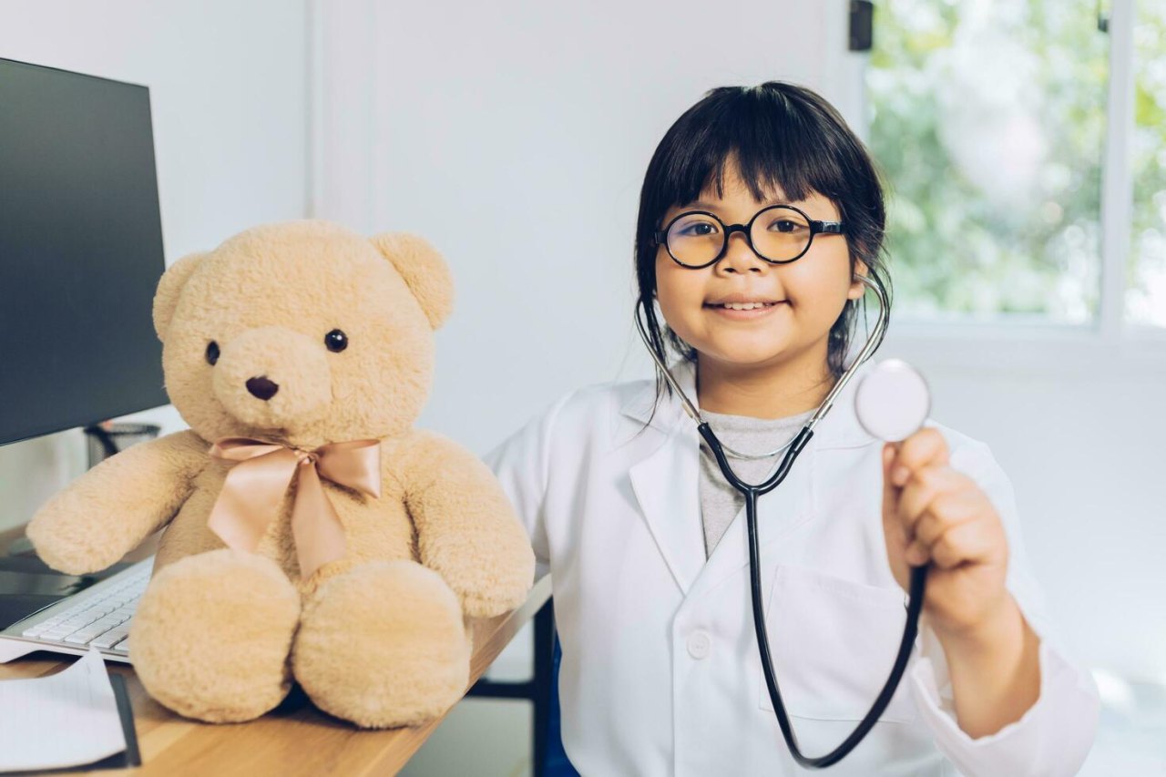 Ursinhos com dispositivos médicos ajudam crianças a compreender seus cuidados