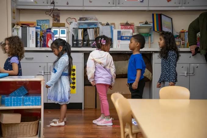 Mudança proposta no Head Start ameaça ensino bilíngue para crianças
