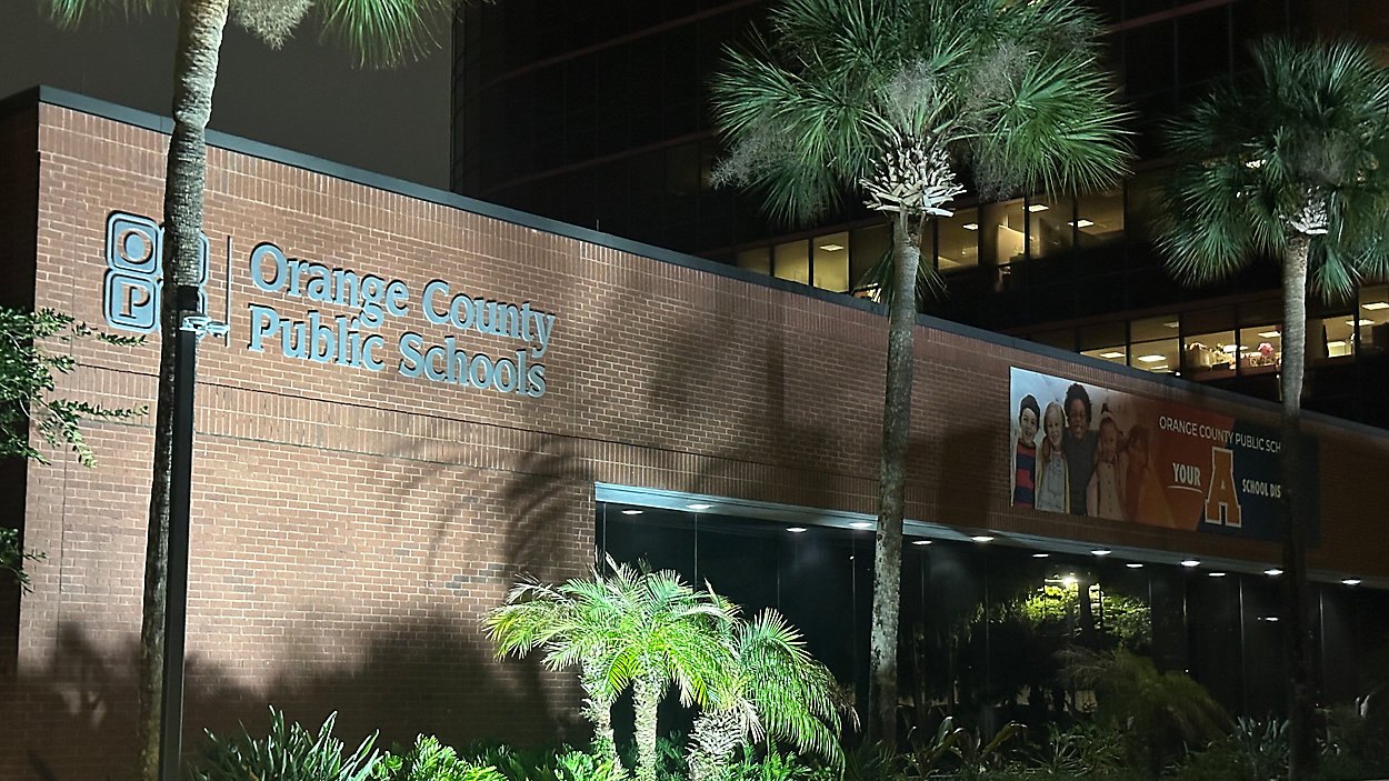Escolas de Orange County enfrentam novas exigências para uso de inteligência artificial