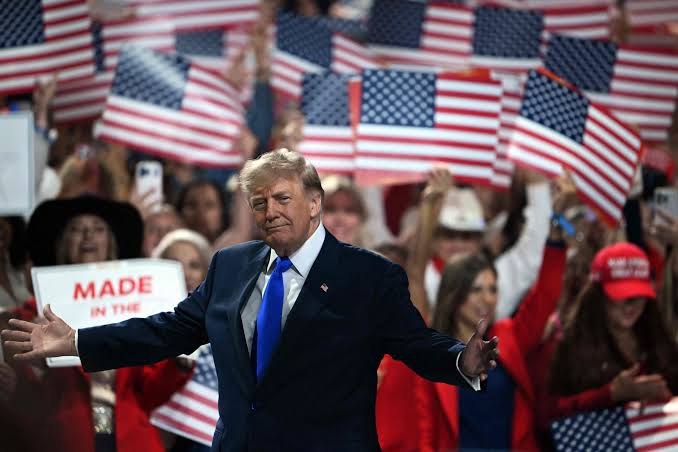 Trump apoia transformar clube na Flórida em retiro presidencial