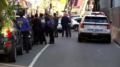 Agente do ICE baleia homem com criança em carro em Nova York
