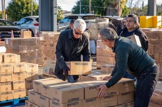 Igreja distribui alimentos para 150 famílias em Jacksonville