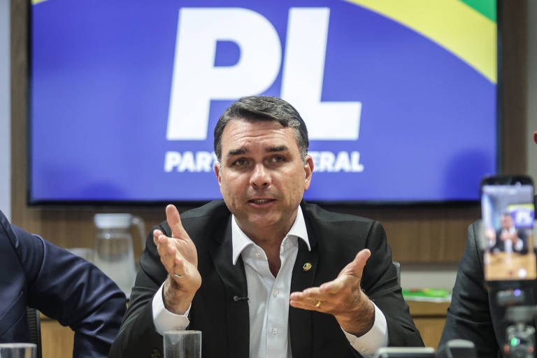Flávio Bolsonaro acusa STF de interferência eleitoral