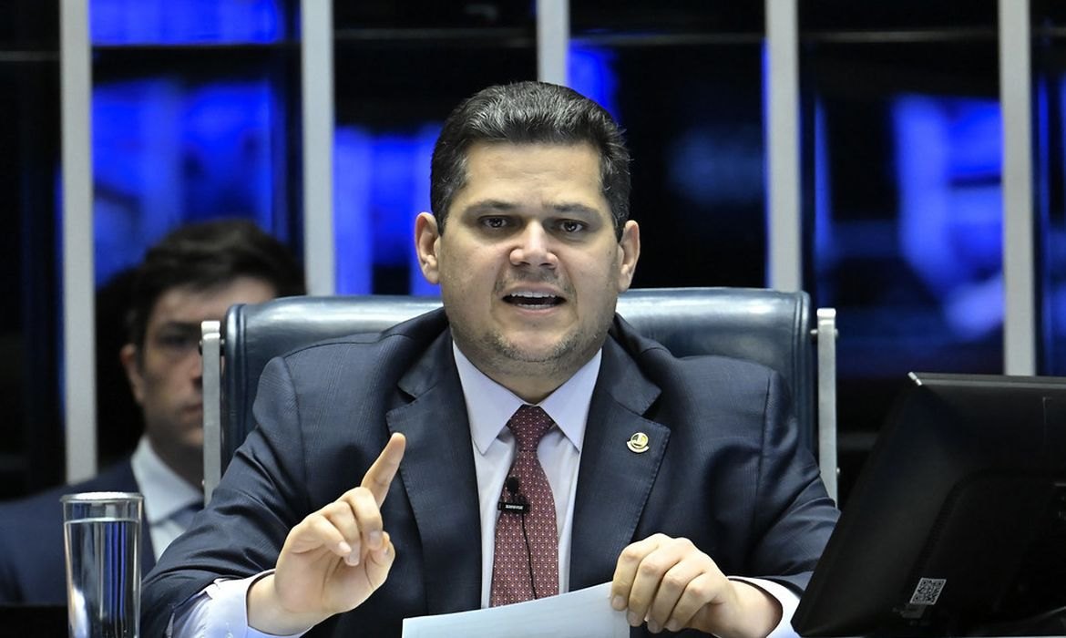 Marinho cobra Alcolumbre por adiar PEC da Segurança