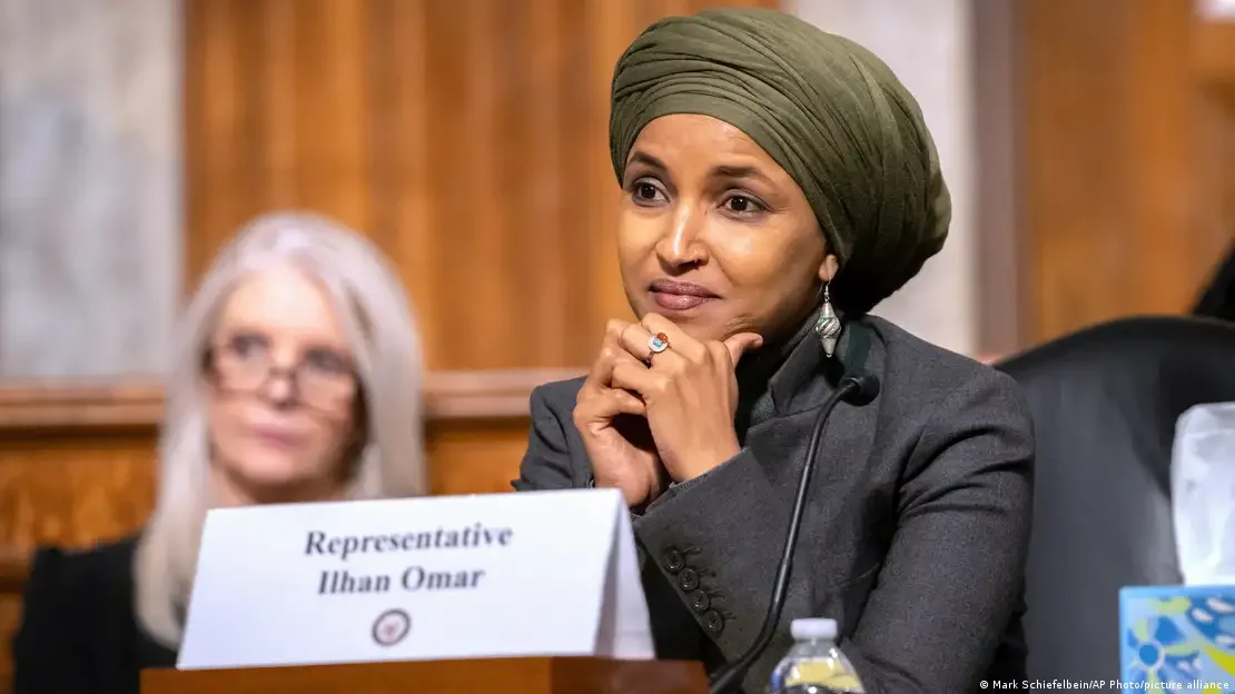 Investigação sobre documentos migratórios de Ilhan Omar amplia tensão política
