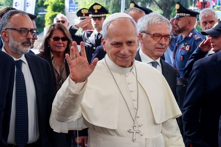 Vaticano avalia participação do papa em oração após cirurgia pulmonar
