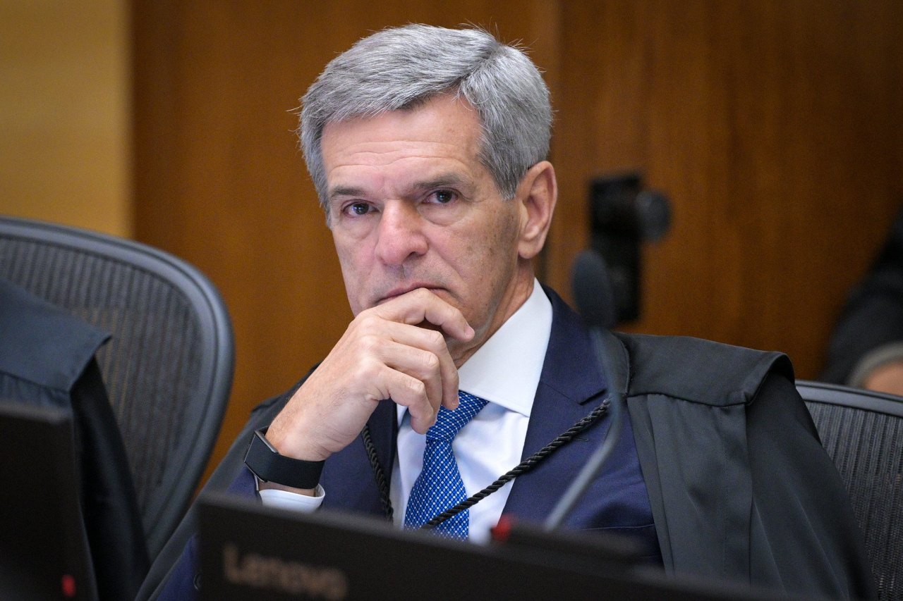 TSE determina que Meta trate conteúdos de Lula e Flávio Bolsonaro com isonomia