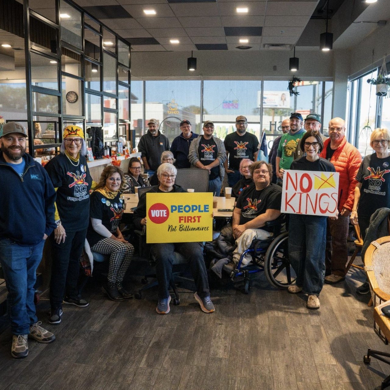 No Kings reúne manifestantes nos EUA e incentiva voto antecipado