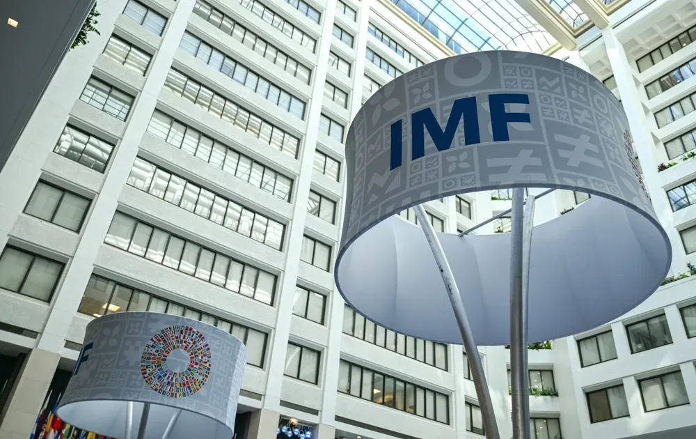 FMI projeta desaceleração da economia mundial em 2026