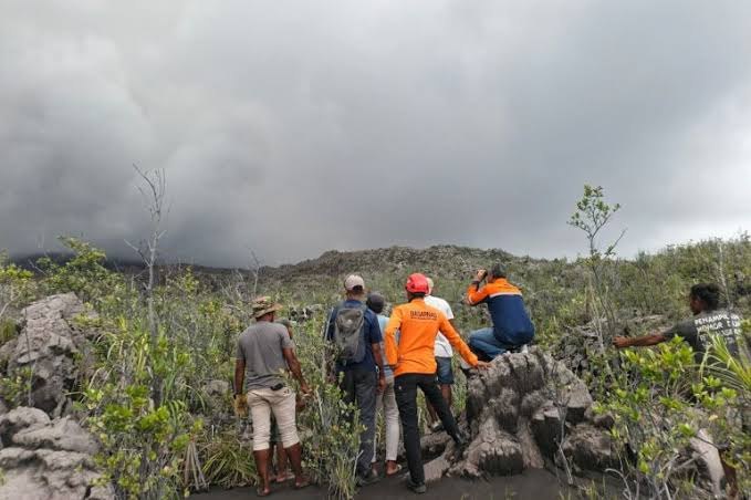 Erupção do Dukono matou três trilheiros em maio na Indonésia