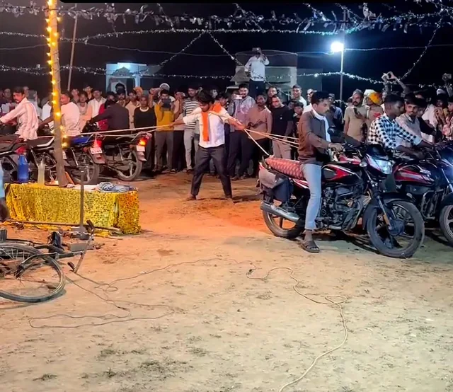 Vídeo mostra queda em apresentação com cordas e motocicletas