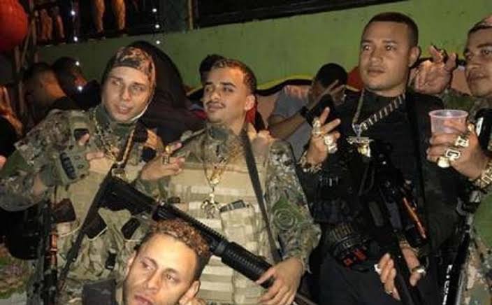 Traficante do Comando Vermelho da Rocinha desafia Trump em vídeo: “Pula pra cá, seu idiota
