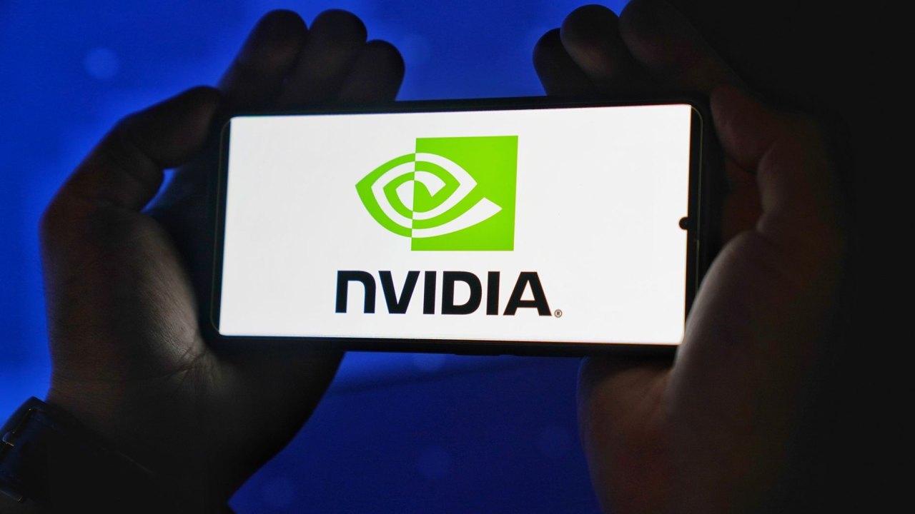 Nvidia amplia modelos abertos de IA para uso em servidores e computadores