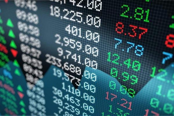 Bolsa fecha acima dos 208 mil pontos em dia de pesquisa com Flávio à frente numericamente