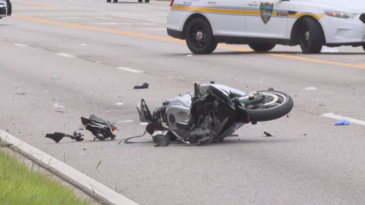 Motociclista de Orlando morre após atingir cervo na Lake Pickett Road
