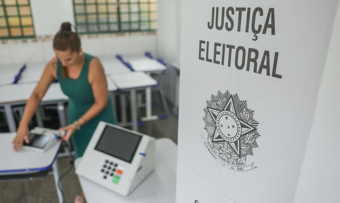 Mais de 8,6 milhões de eleitores votaram sem biometria no 2º turno das eleições de 2026