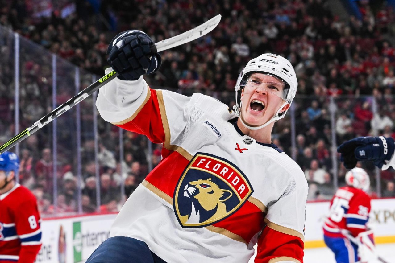 Lundell marca três gols e Panthers vencem Jets por 5 a 2