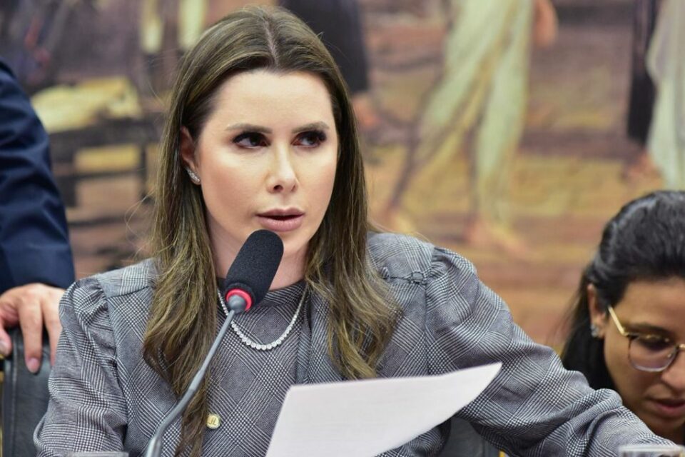 Deputada Caroline de Toni em pronunciamento sobre os recordes negativos da economia do governo Lula em 2025.