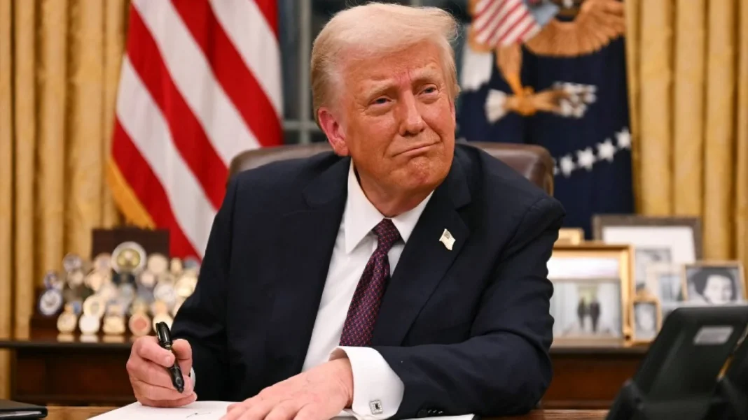 Trump ameaça tarifa de 100% ao Canadá por aproximação comercial com a China