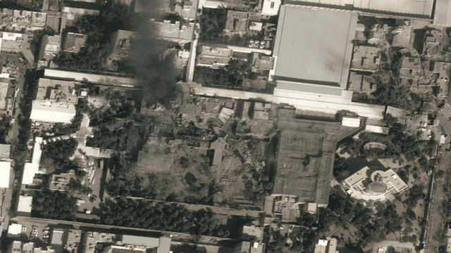 Imagem do complexo do Líder Supremo Ali Khamenei em Teerã após ataque aéreo em 28 de fevereiro de 2026.