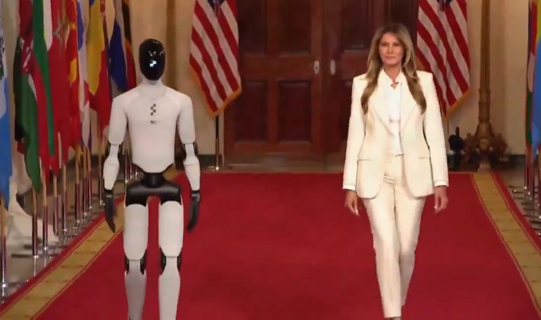 Melania Trump caminhando ao lado do robô humanoide Figure 3 em evento educacional na Casa Branca.