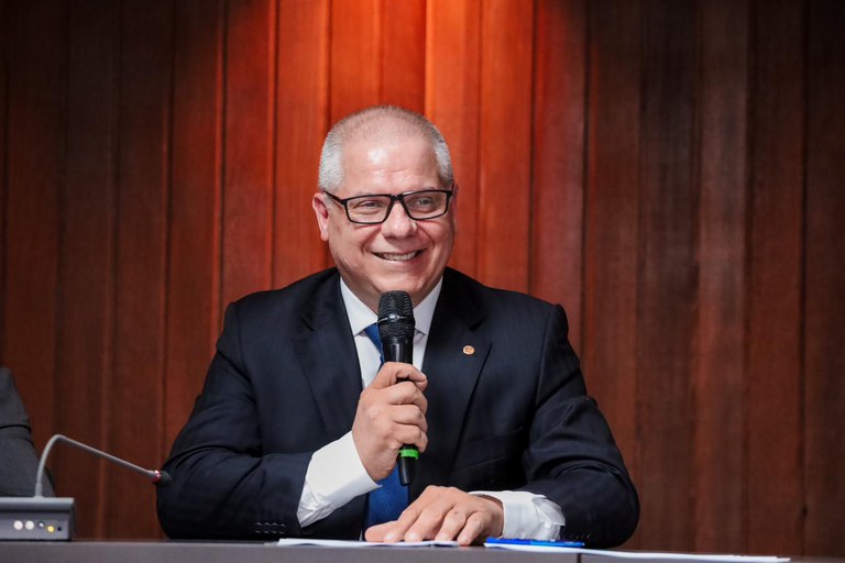 Alessandro Stefanutto, ex-presidente do INSS, teria recebido R$ 4 milhões em esquema de descontos indevidos de aposentados. Confira os detalhes da operação.