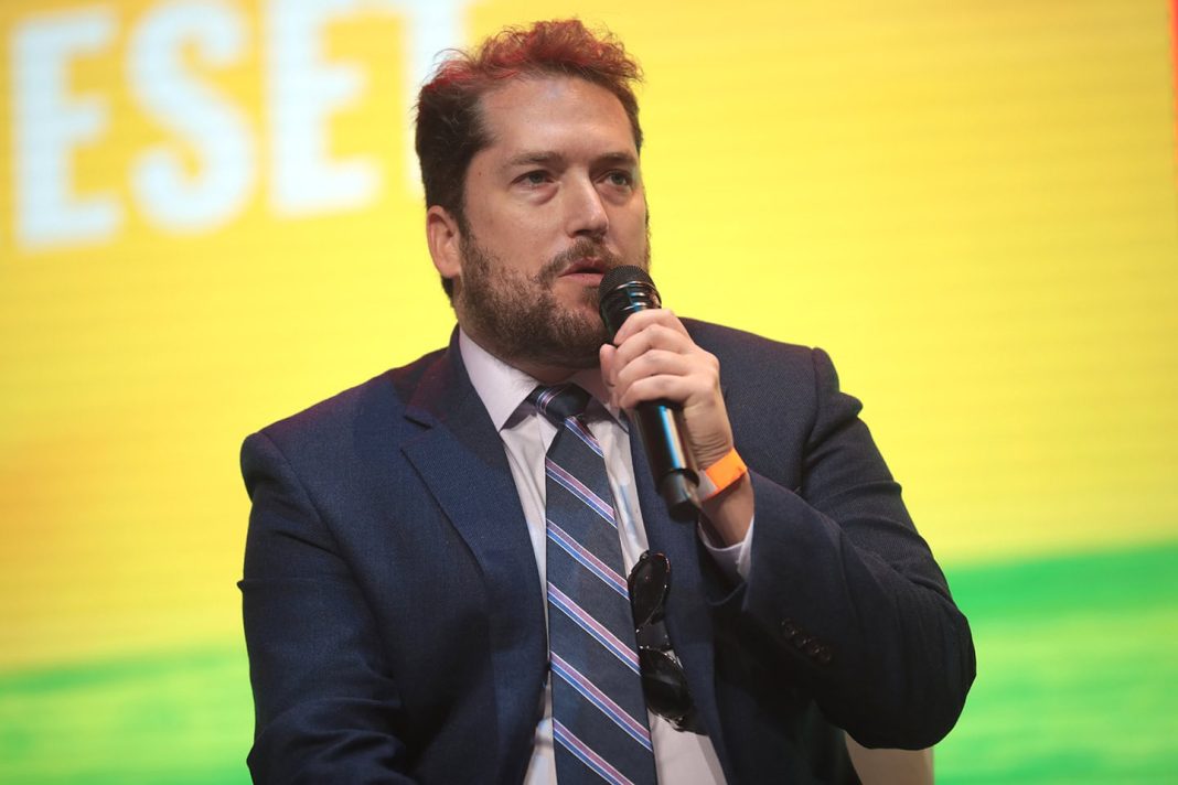 Moraes nega visita Darren Beattie Bolsonaro