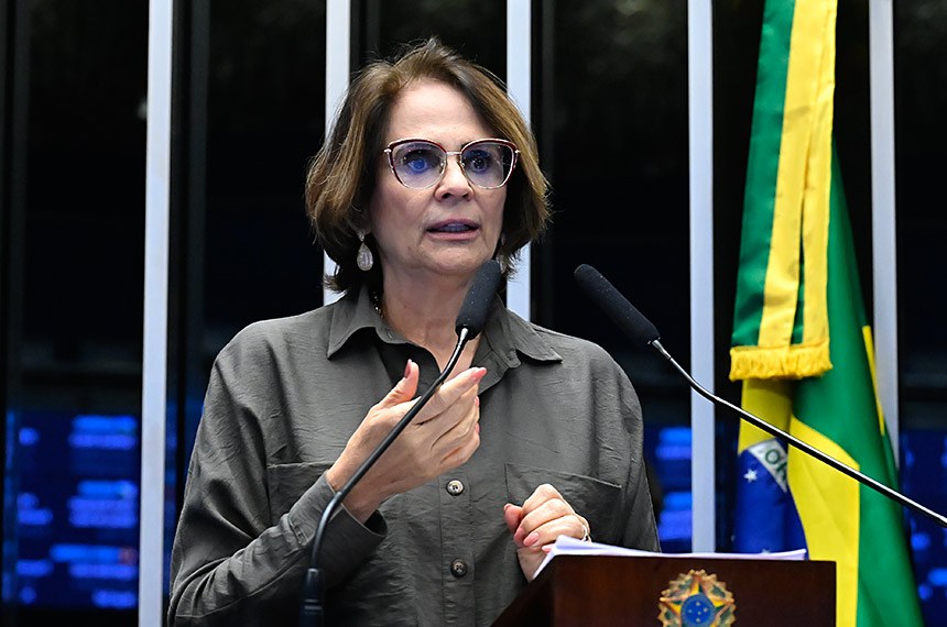 senadora Damares Alves discursando no Plenário do Senado sobre a representatividade feminina e a posse na Comissão da Mulher