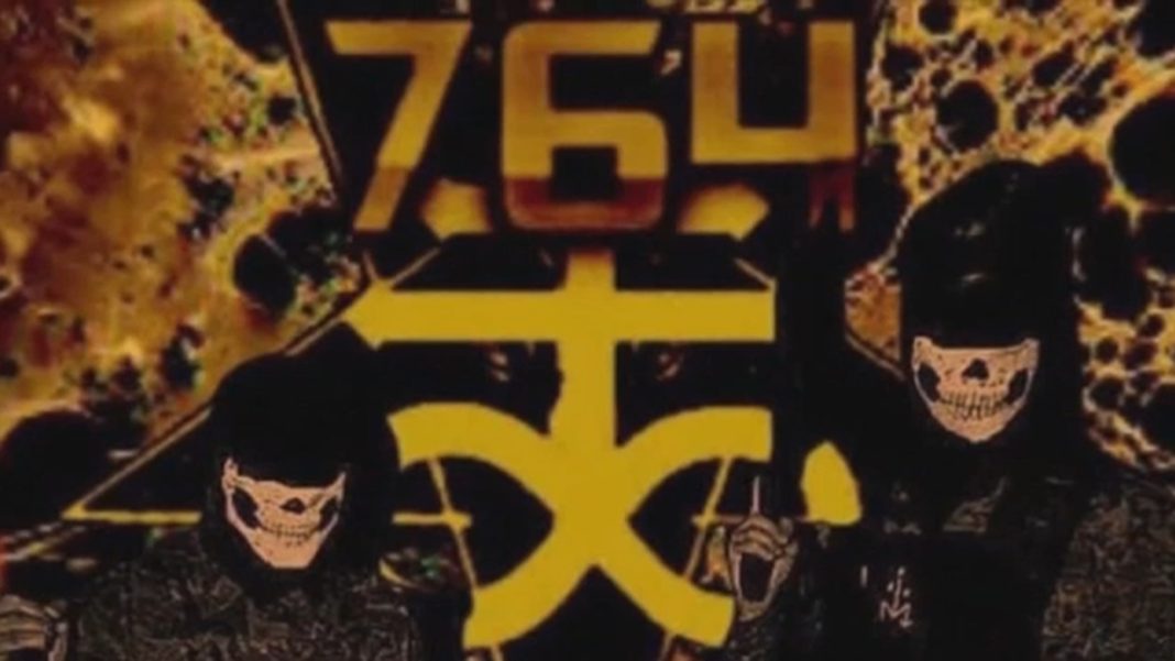 Ilustração de um escudo digital protegendo um controle de videogame e um ícone de chat, representando a segurança infantil contra ameaças online como a rede 764.