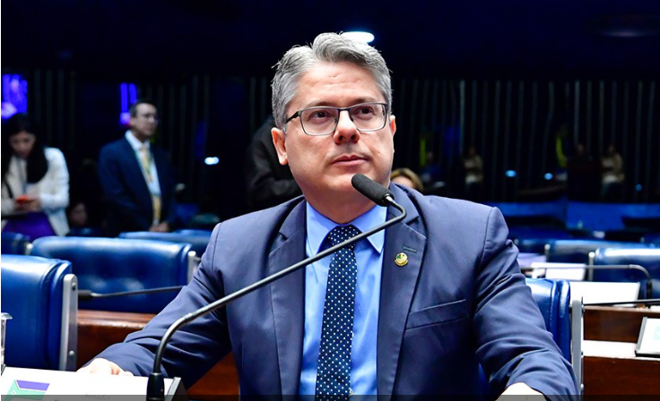 Senador Alessandro Vieira em pronunciamento oficial respondendo a críticas do STF.