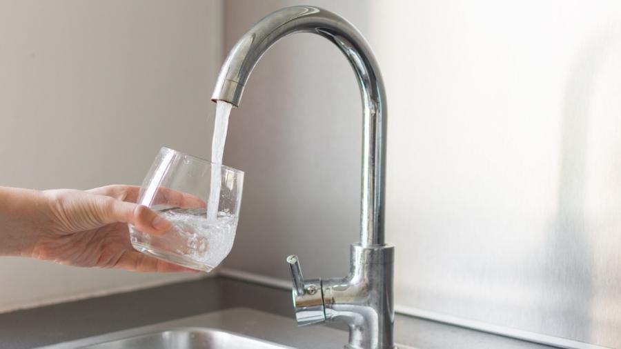 Estudo alerta: 1 em cada 5 americanos pode estar bebendo água contaminada por nitrato