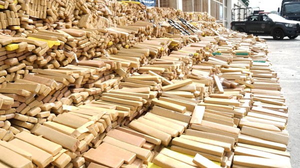 PMERJ realiza maior apreensão de drogas do Brasil com 48 toneladas de maconha na Maré