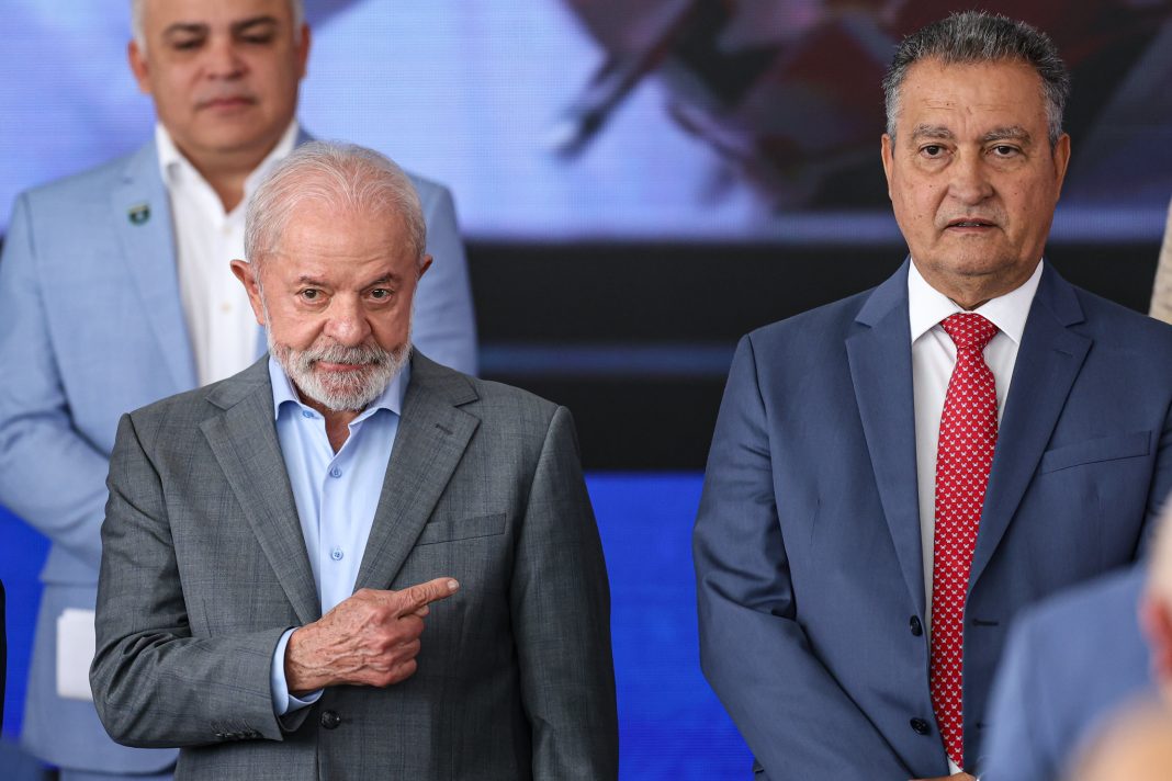 Infográfico com a marca do PT e imagens ilustrativas sobre o caso Banco Master e combate à corrupção.