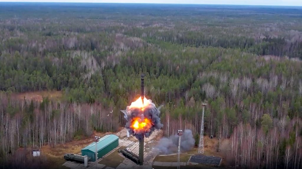 Rússia Lança Míssil com Capacidade Nuclear Contra a Ucrânia