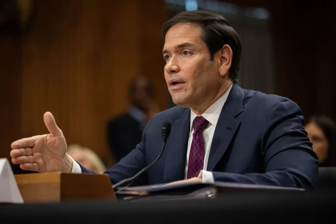 Foto oficial do Secretário de Estado dos EUA Marco Rubio durante pronunciamento sobre segurança internacional.