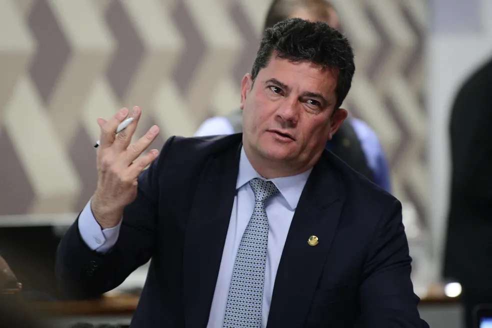 Moro manda Lula 