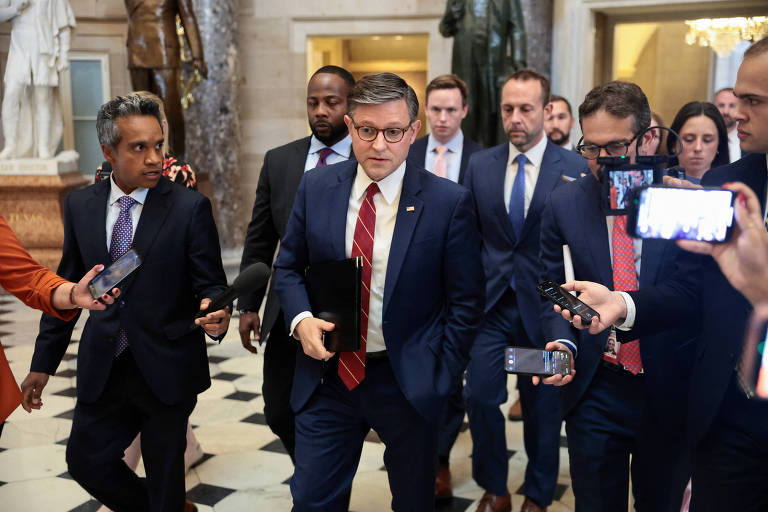 Câmara dos EUA vota para limitar poderes de guerra de Trump contra o Irã