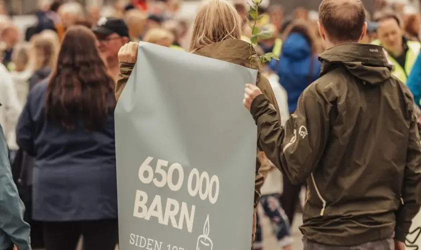 Clamor em Oslo: Jovens quebram silêncio de 40 anos na Marcha pela Vida na Noruega