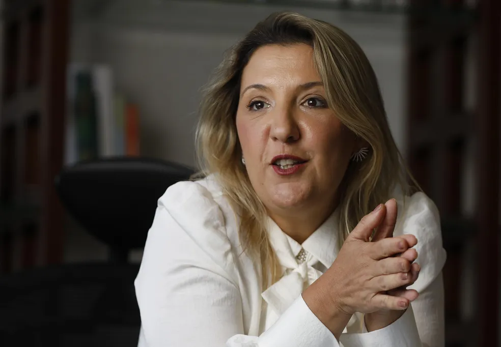 Daniella Marques critica privilégios no funcionalismo e afirma que burocracia 