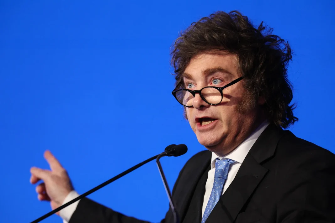 Javier Milei agenda visita ao Brasil em julho para apoiar os Bolsonaro