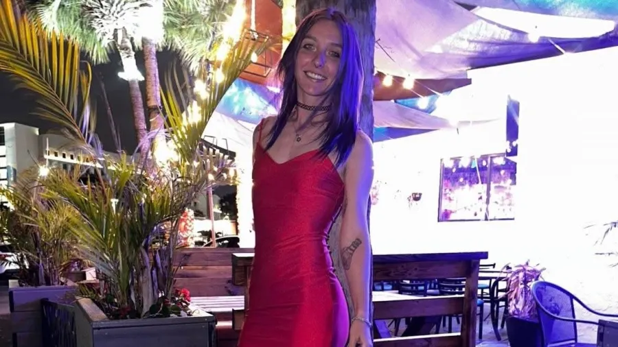 A americana Brittany Clark, de 31 anos, morreu após ser atacada por um jacaré gigante na região de Orlando,