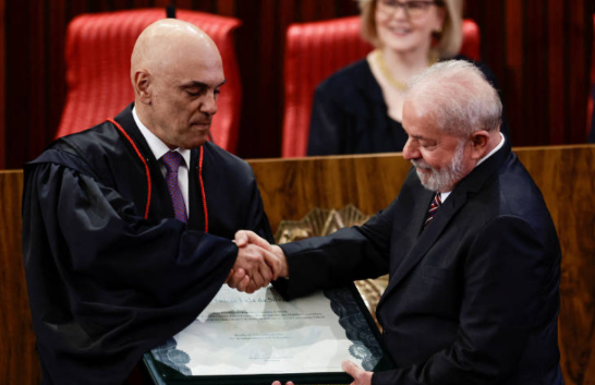 Jantar de Moraes com Lula e Alcolumbre Abre Debate sobre Crime de Responsabilidade