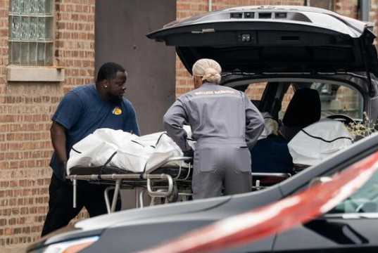 Mais de 50 corpos em decomposição são achados em funerária de Chicago