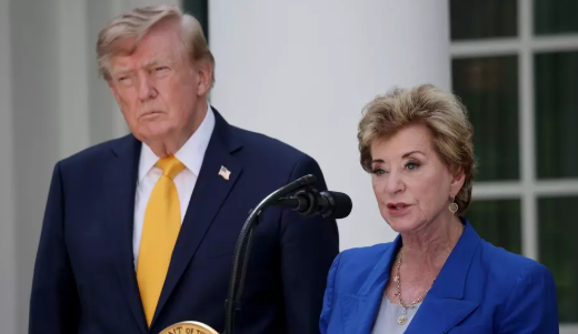 Governo Trump Celebra Planos de Fechar Departamento de Educação no Início do Ano Letivo