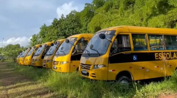 Oposição Denuncia Ônibus Escolares Abandonados em Pátio na Bahia