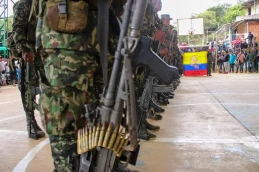 Abelardo de la Espriella assume o poder na Colômbia com linha dura contra o narcoterrorismo, rompe acordos de paz e mobiliza Forças Armadas.