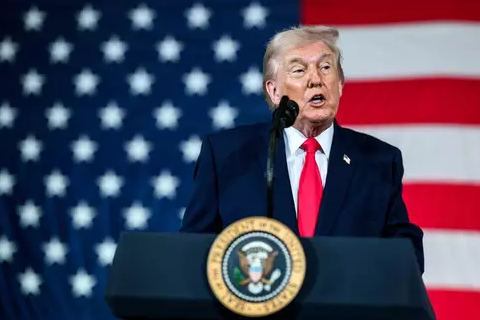 Ofensiva Judicial: Nova regra do Green Card leva 22 estados à Justiça contra governo Trump