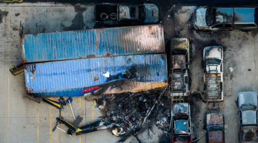 Três pessoas morreram na queda de um helicóptero da NBC4 e Telemundo 52 em Los Angeles enquanto a equipe cobria um grave acidente de ônibus em Chatsworth. Confira os detalhes.